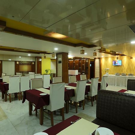 Hotel Sj International Гувахати Экстерьер фото
